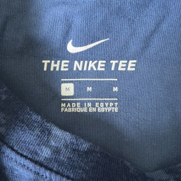 The Nike Tee in red, white and blue tie dye like pattern size medium - Picture 8 of 8